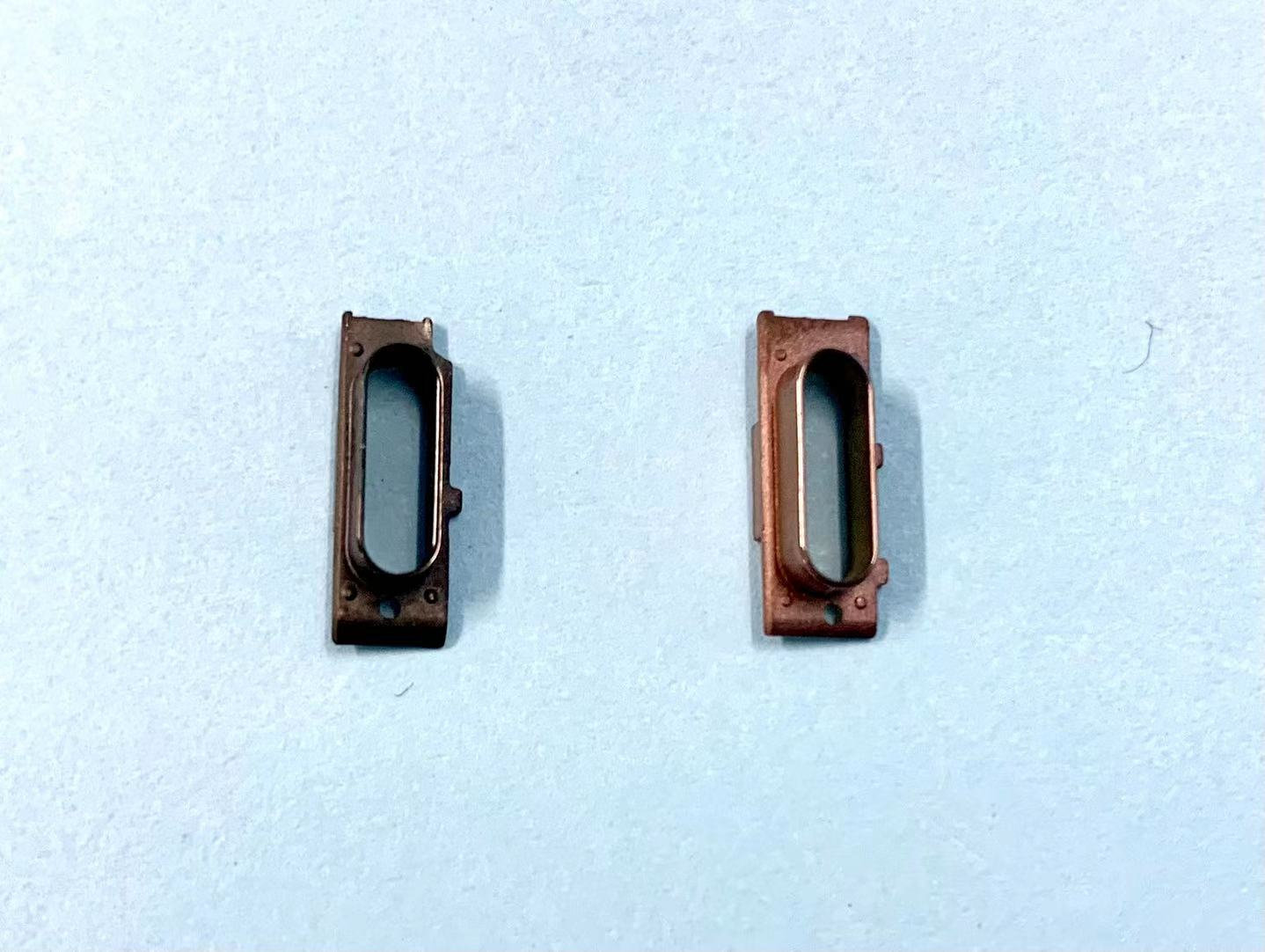 充電插口：拋光+PVD